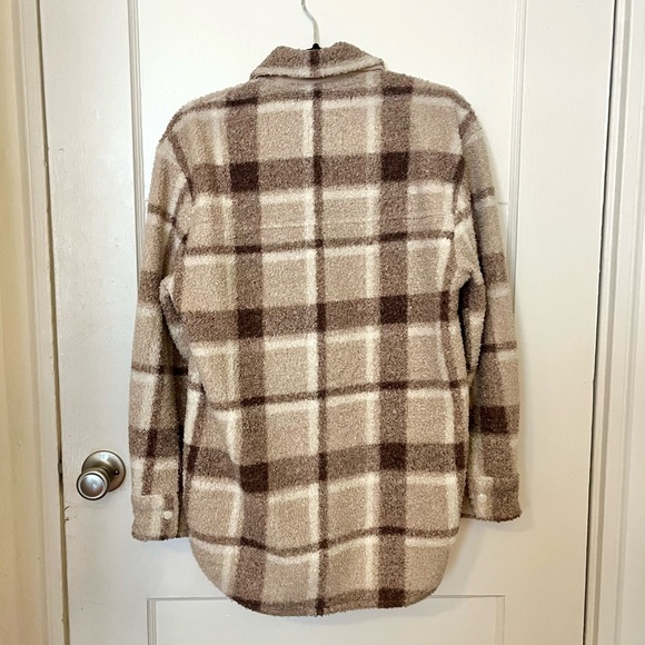 Abercrombie Teddy Jacket 🧸 - Picture 2 of 5